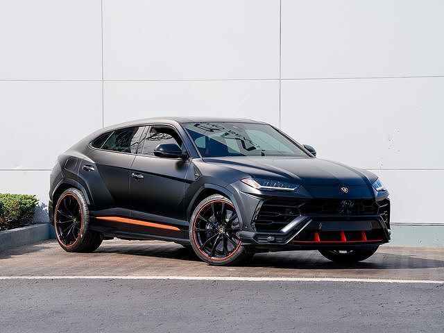 2022 LAMBORGHINI URUS