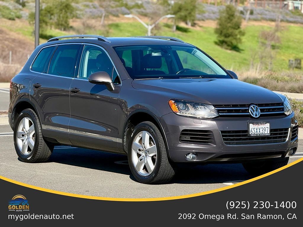 2011 VOLKSWAGEN Touareg