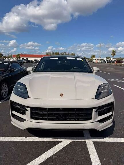 2024 PORSCHE Cayenne