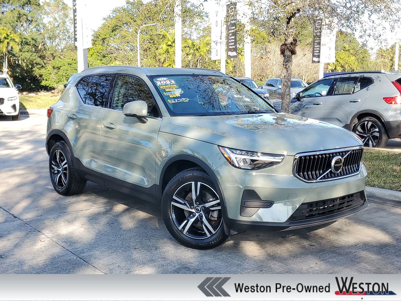 2024 VOLVO XC40