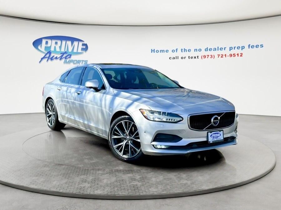 2017 VOLVO S90