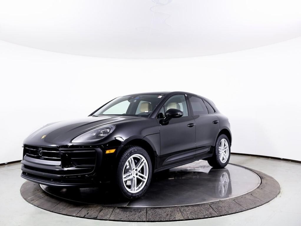 2025 PORSCHE Macan