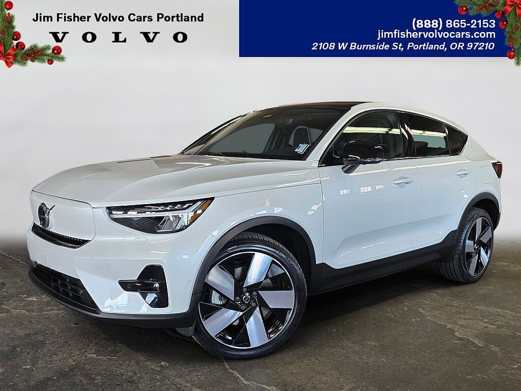 2023 VOLVO C40