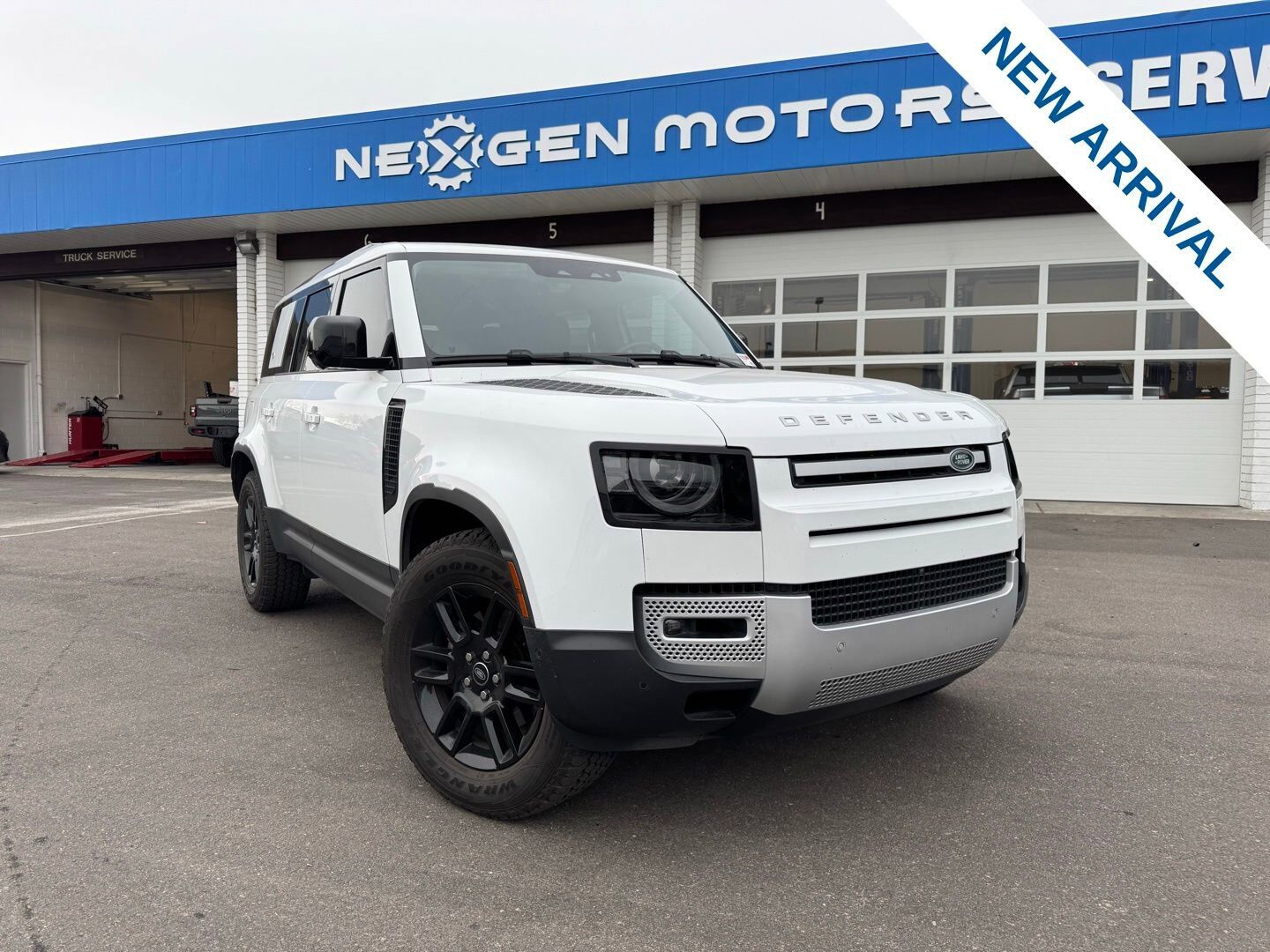 2023 LAND ROVER Defender