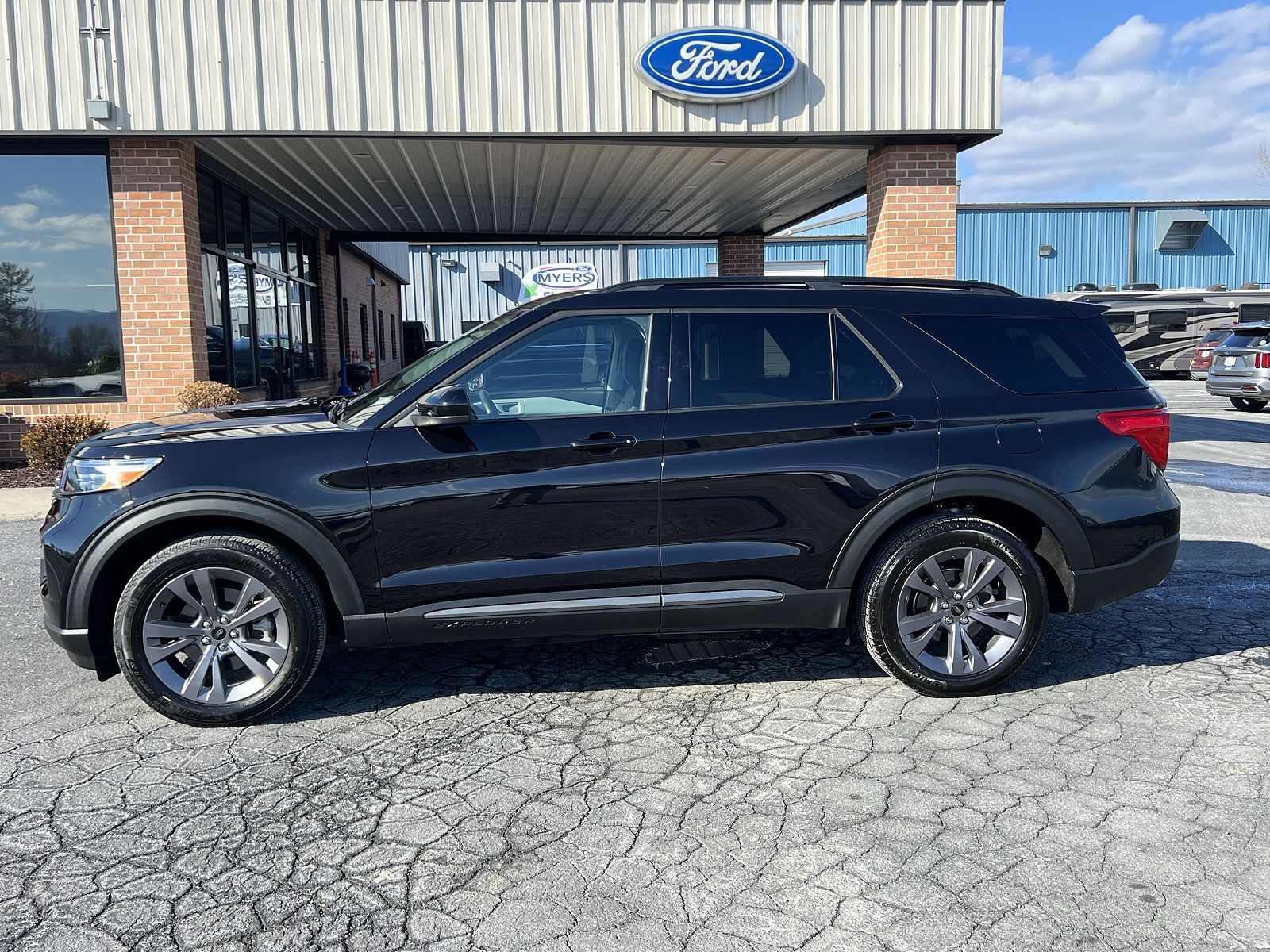 2023 FORD Explorer