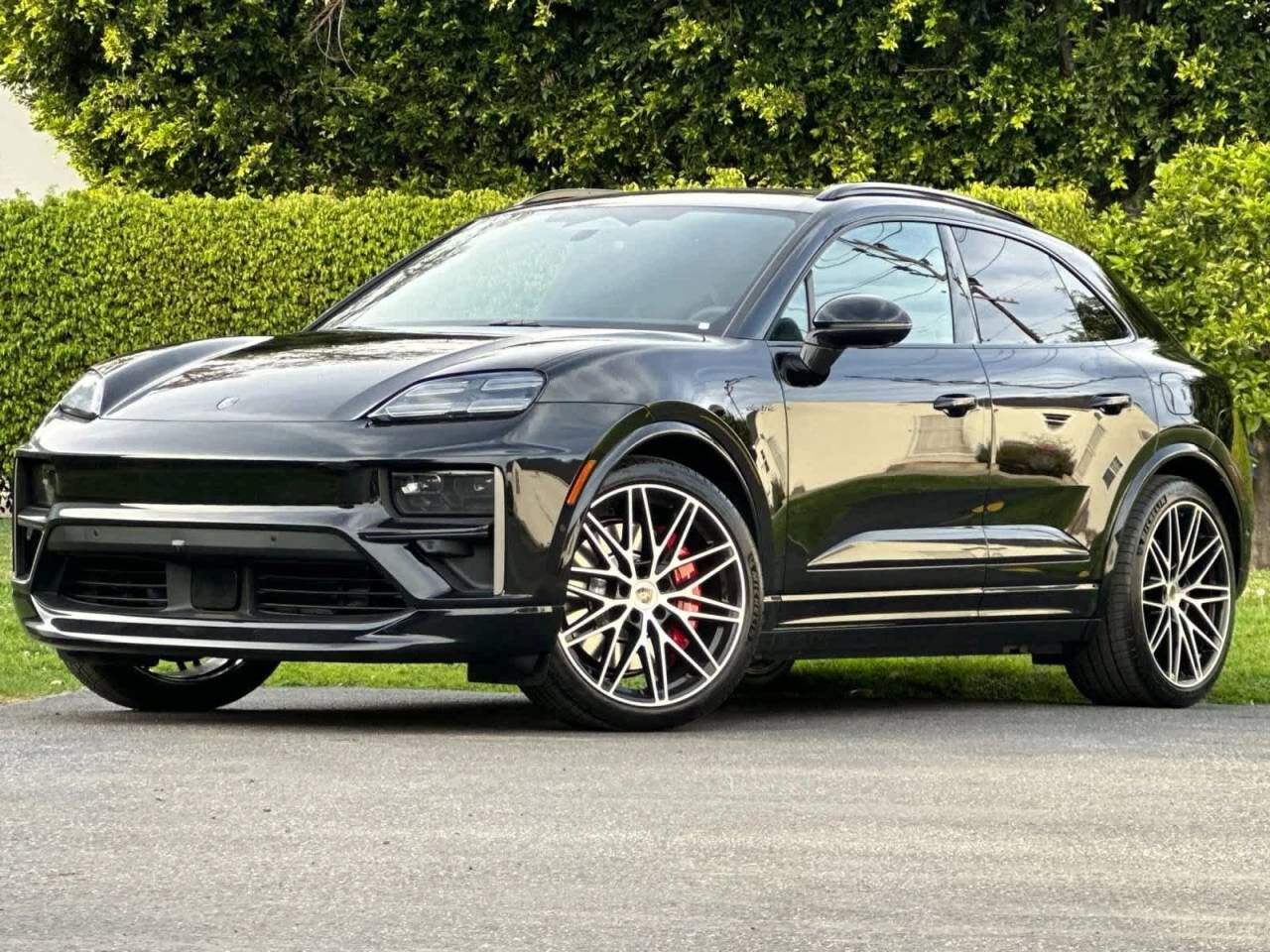 2025 PORSCHE Macan