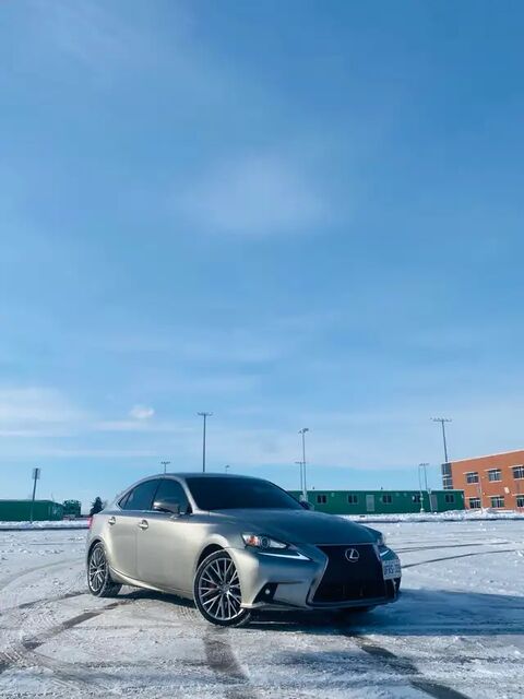 Lexus IS