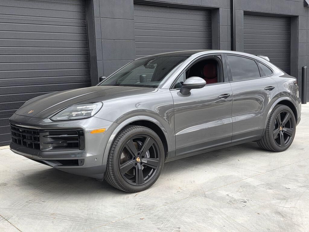 2025 PORSCHE Cayenne