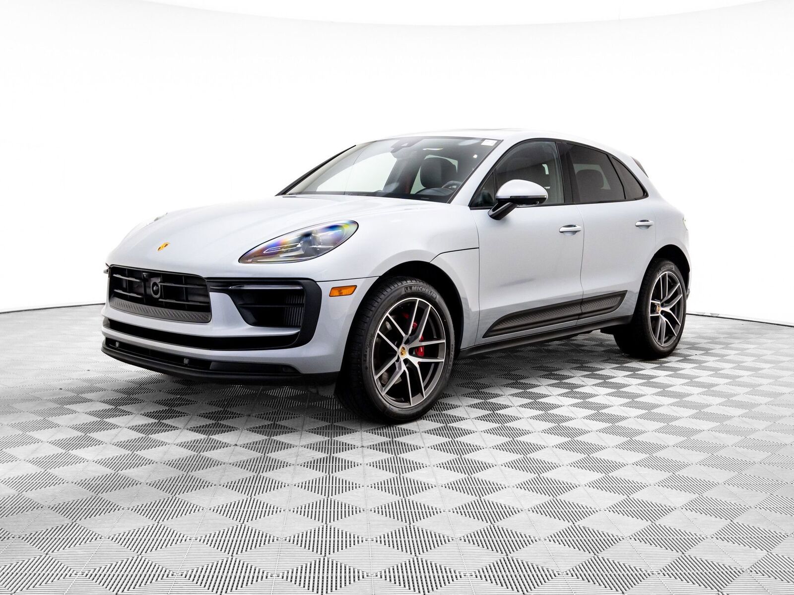 2023 PORSCHE Macan