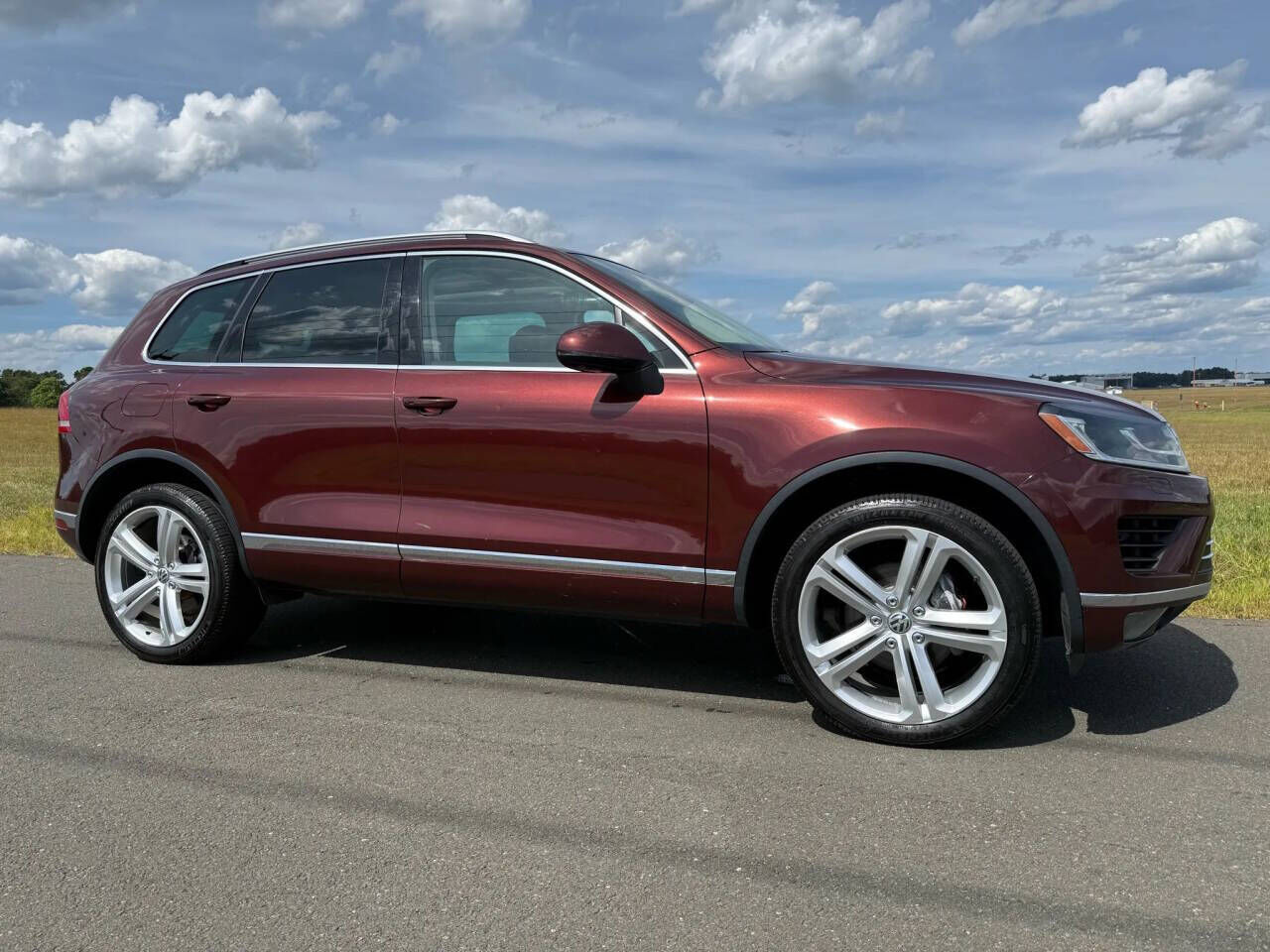 2017 VOLKSWAGEN Touareg