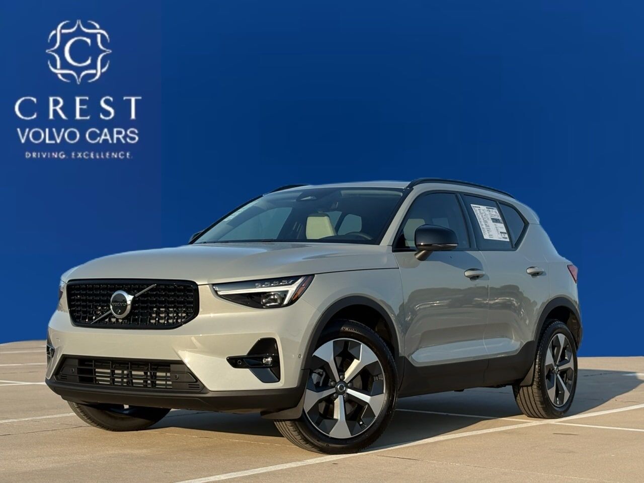 2026 VOLVO XC40