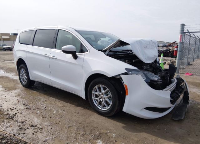 2022 CHRYSLER Voyager