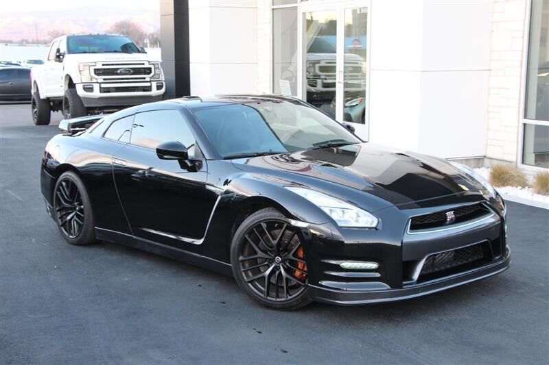 2016 NISSAN GT-R