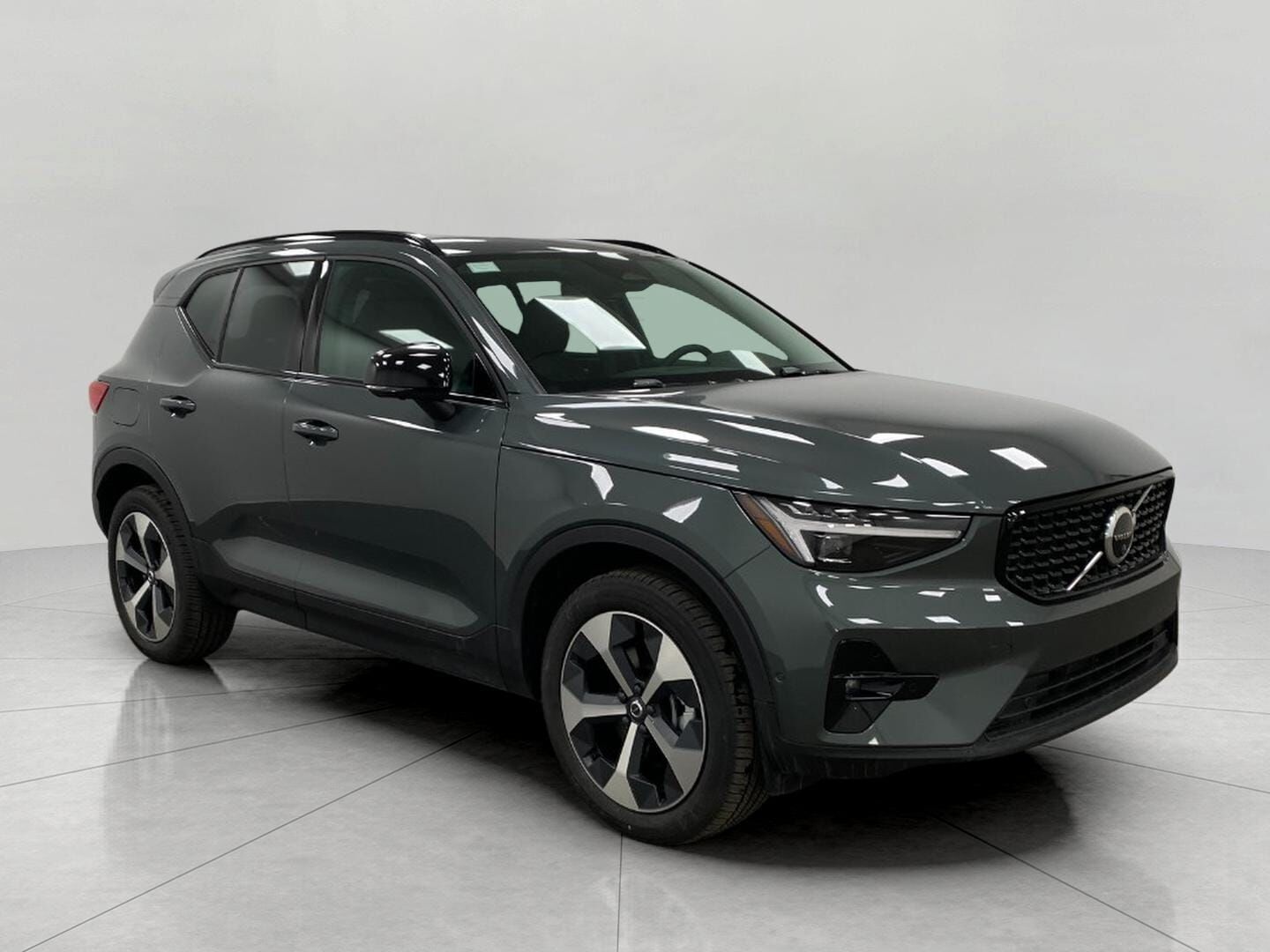 2026 VOLVO XC40