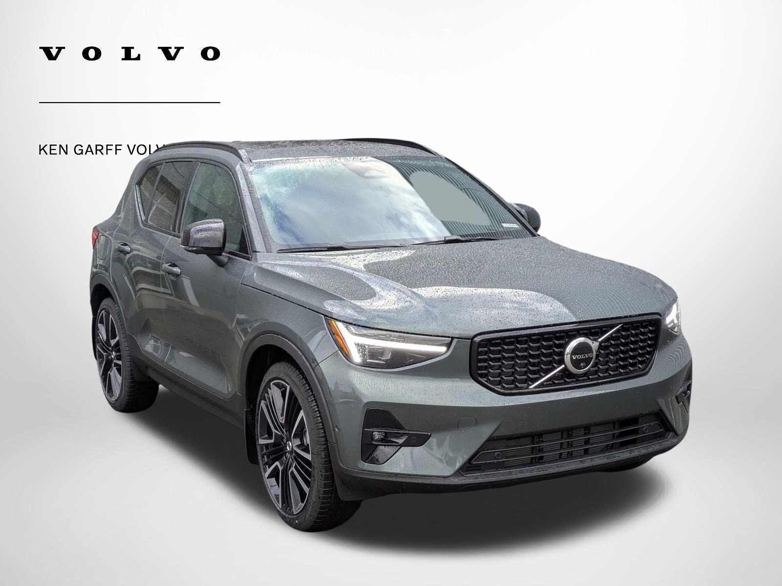 2026 VOLVO XC40