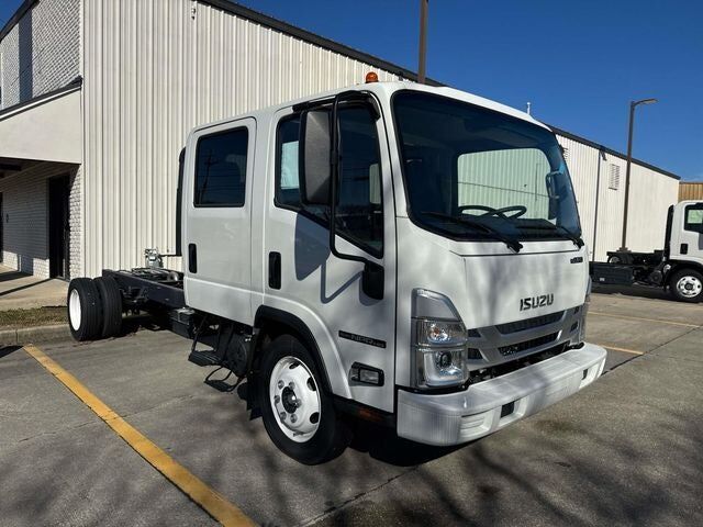 2025 ISUZU NPR/NPR-HD