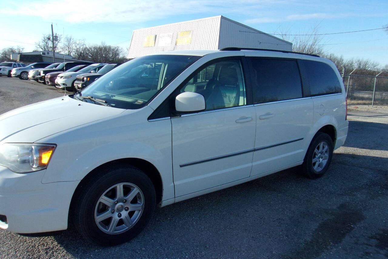 2010 CHRYSLER Town and Country
