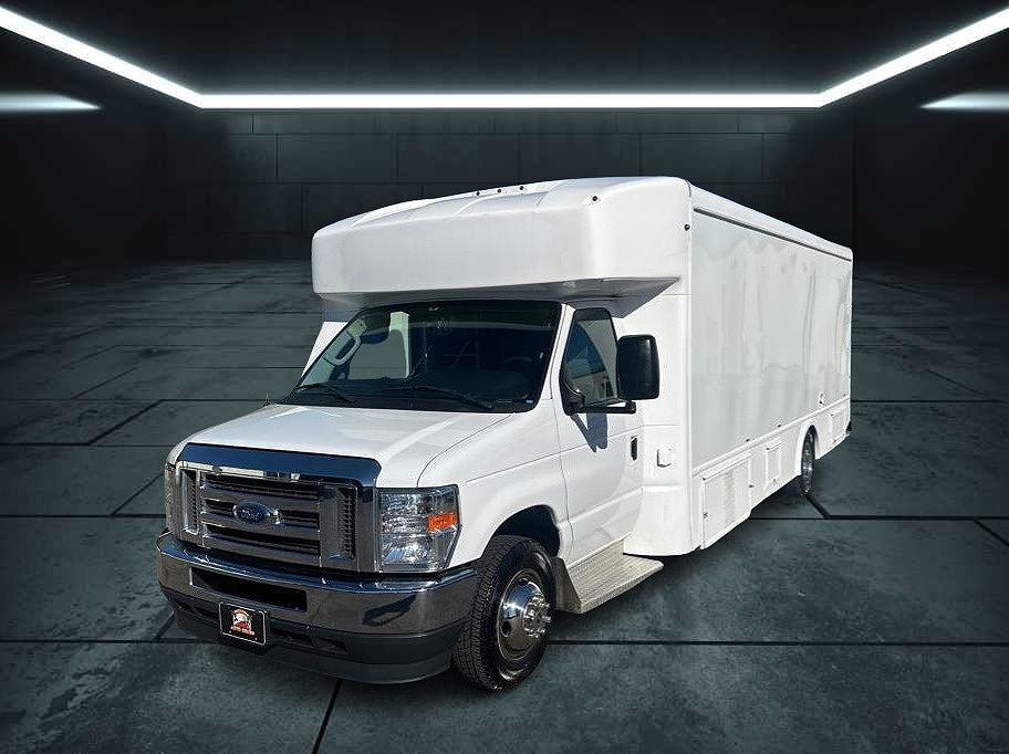 2021 FORD E-450