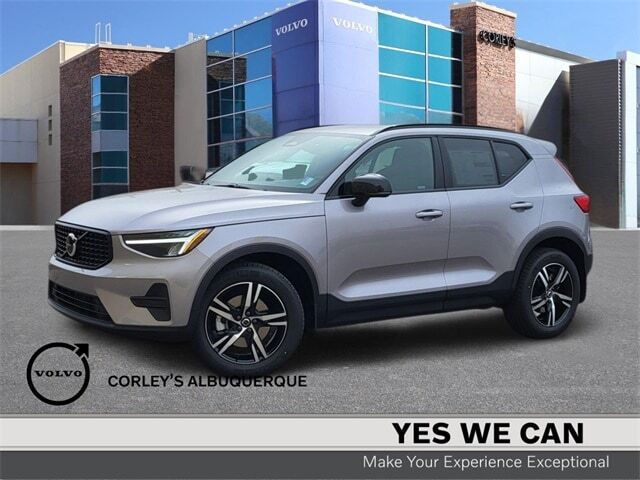 2026 VOLVO XC40