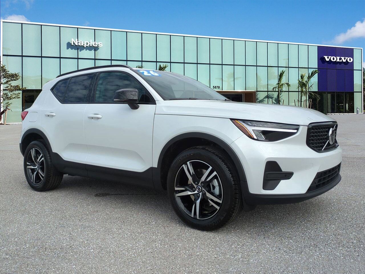 2026 VOLVO XC40
