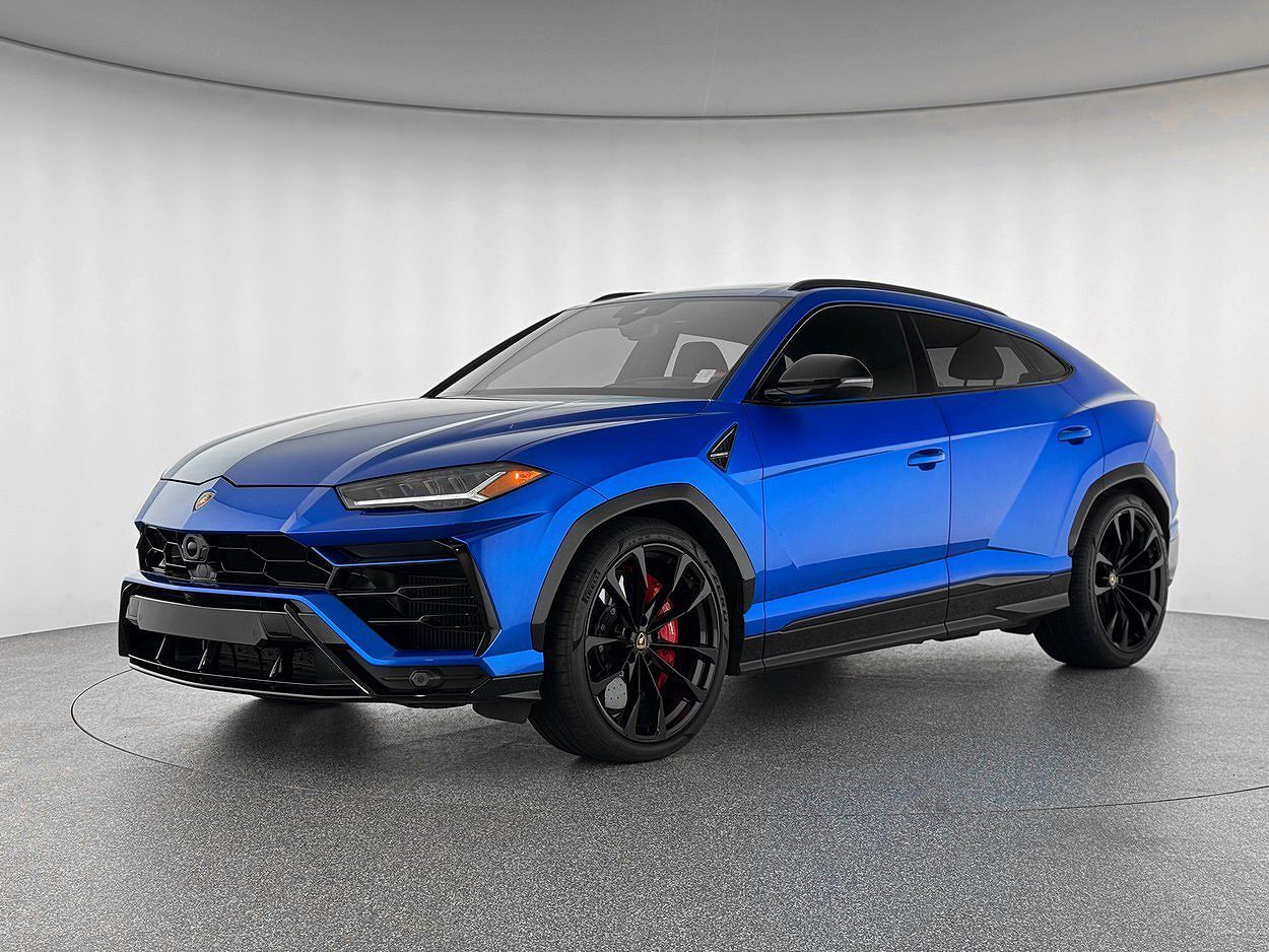 2022 LAMBORGHINI URUS