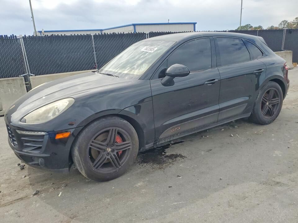 2016 PORSCHE Macan