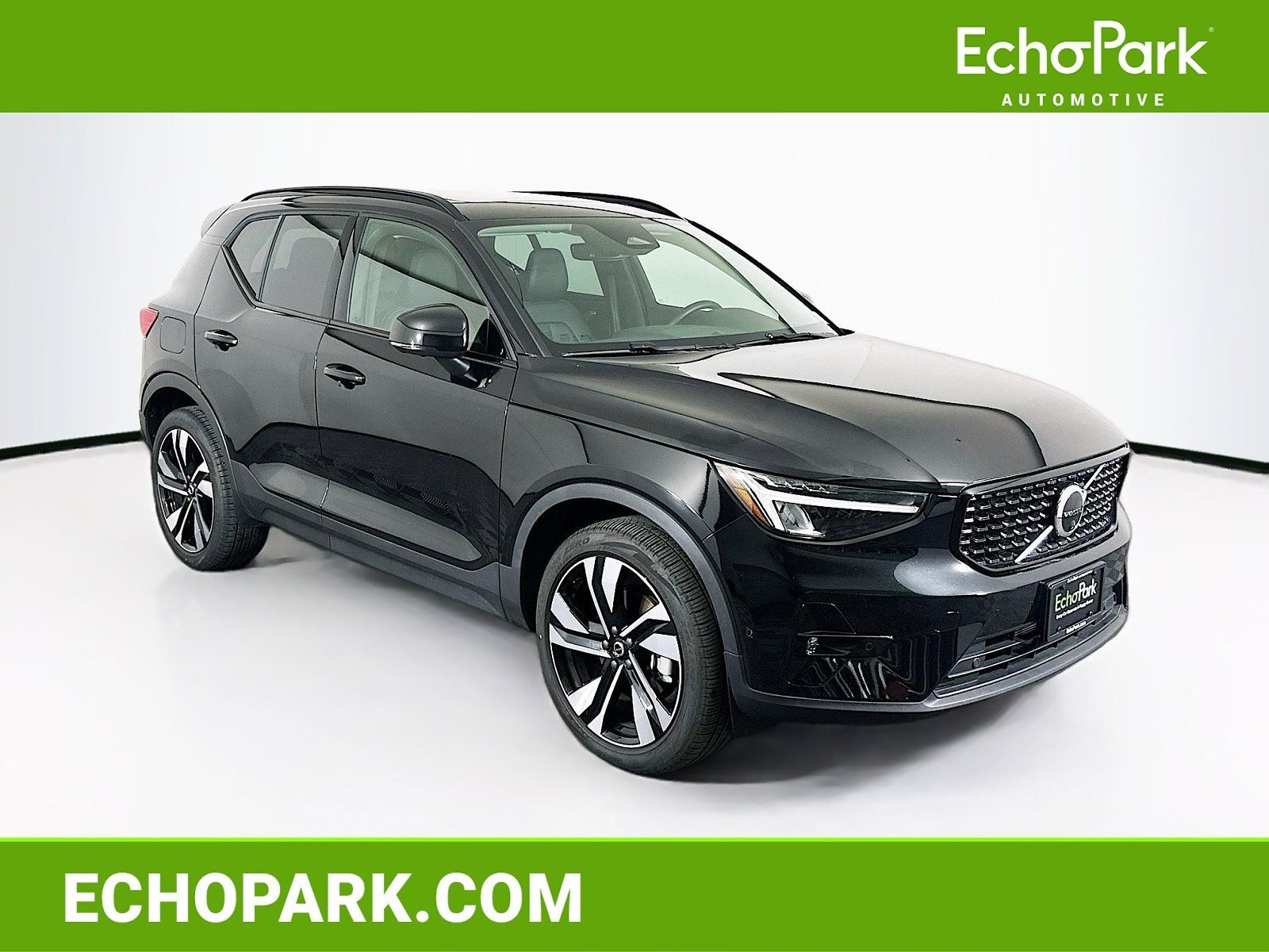 2025 VOLVO XC40