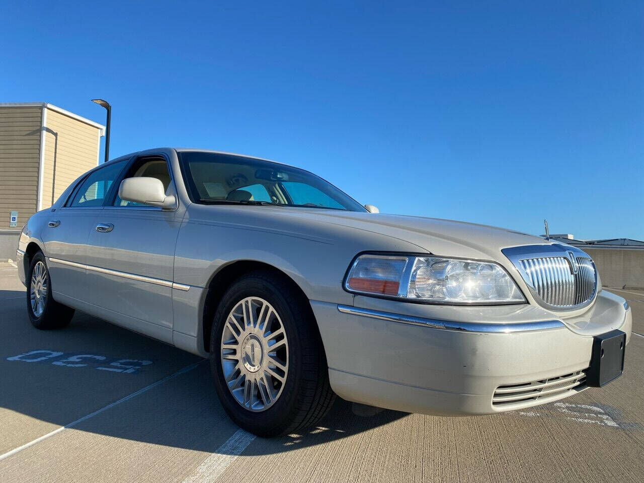 2007 LINCOLN Town Car