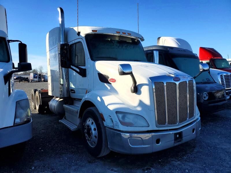 2017 PETERBILT 579