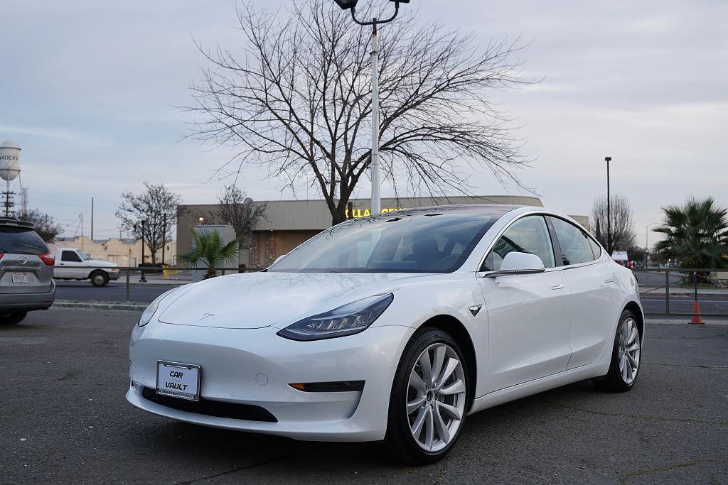 2018 TESLA Model 3