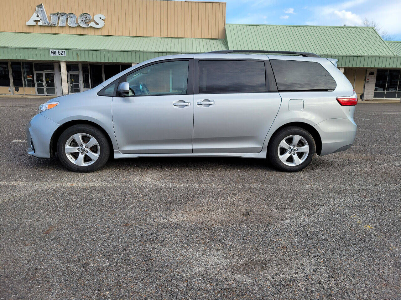 2019 TOYOTA Sienna