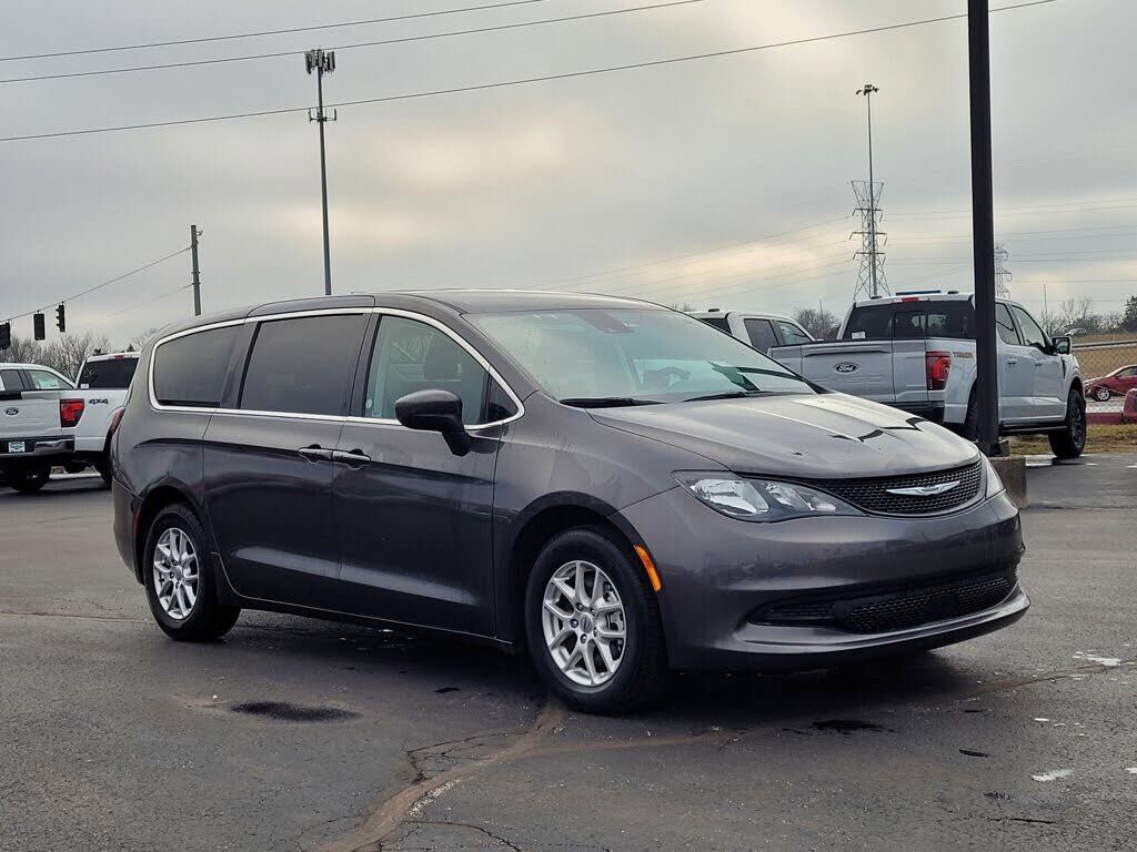 2023 CHRYSLER Voyager