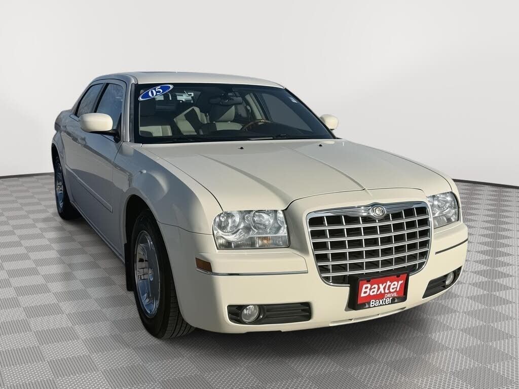 2005 CHRYSLER 300
