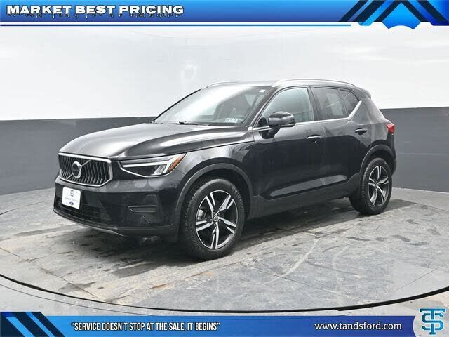 2024 VOLVO XC40