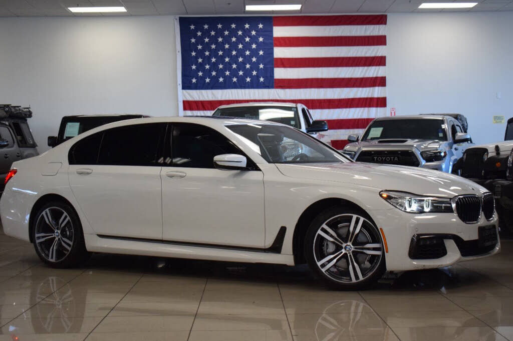 BMW 740i