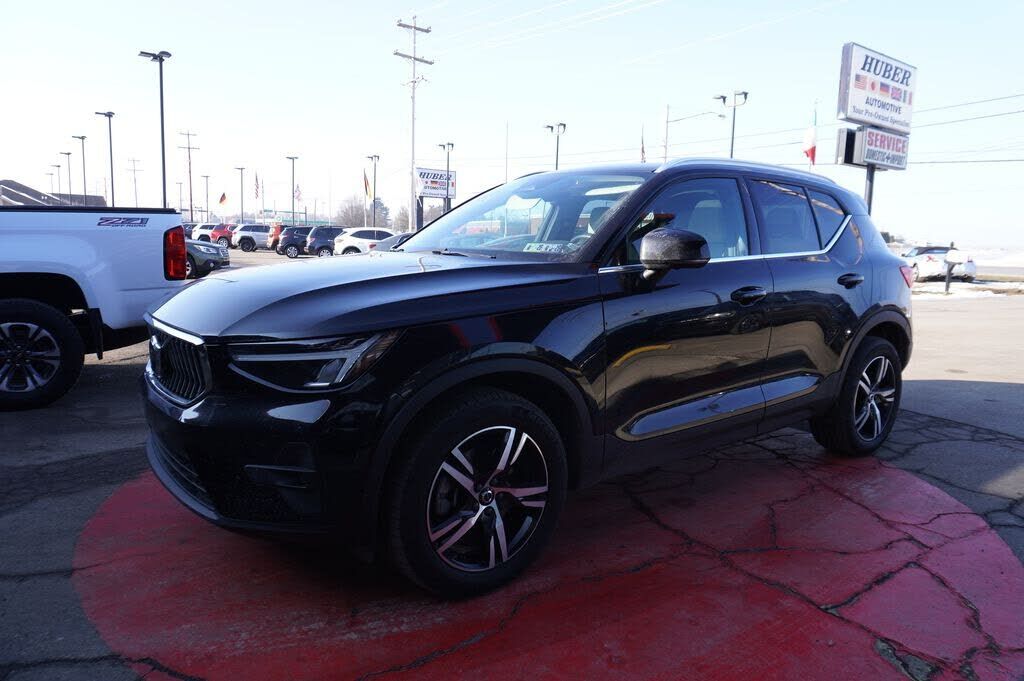 2023 VOLVO XC40