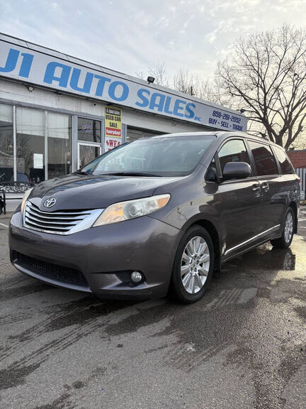 2012 TOYOTA Sienna