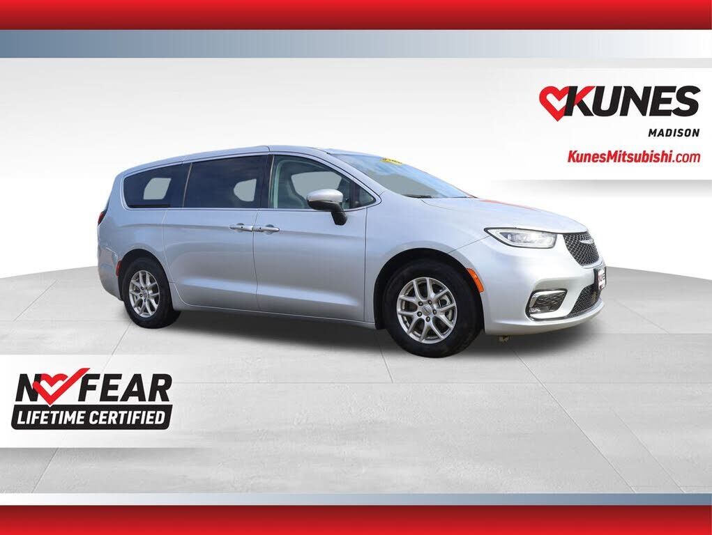 2023 CHRYSLER Pacifica