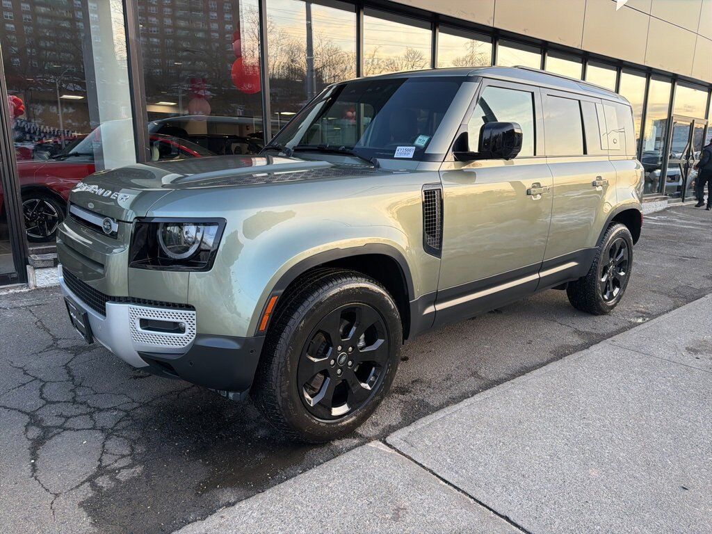 2024 LAND ROVER Defender