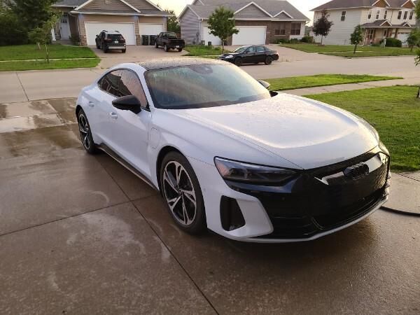 2022 AUDI e-tron