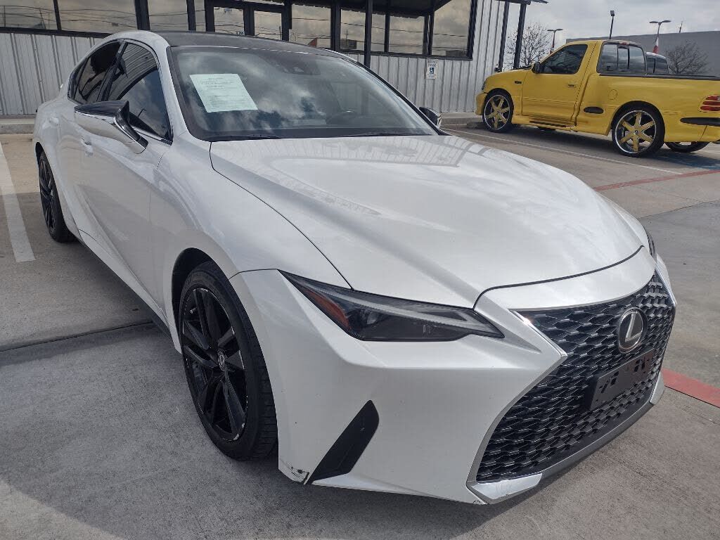 2021 LEXUS IS