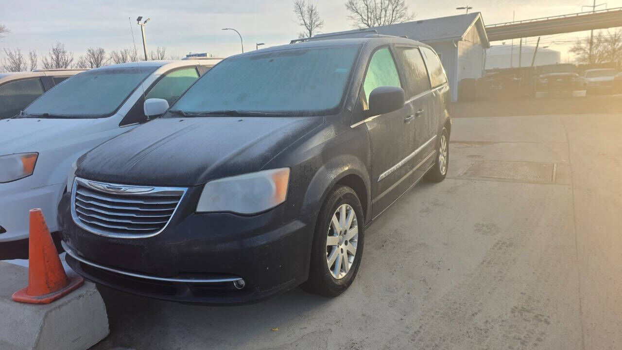 2013 CHRYSLER Town and Country