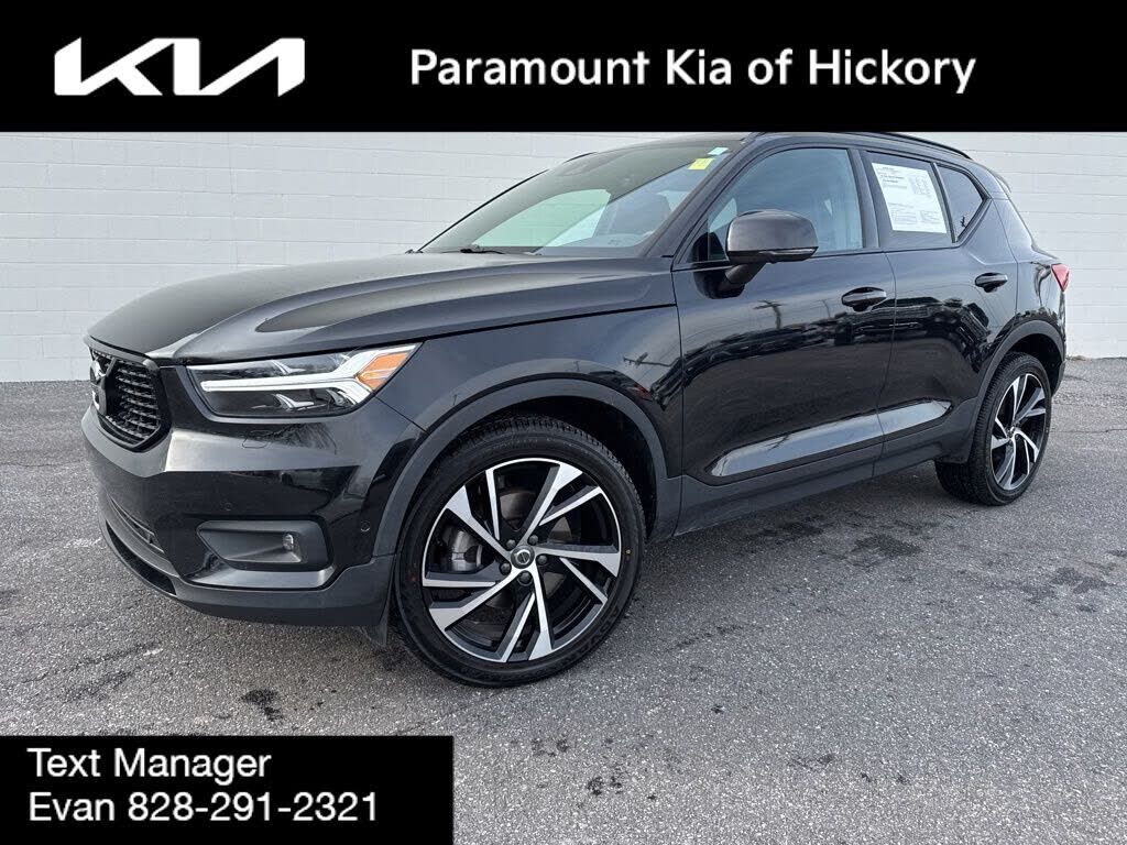 2021 VOLVO XC40