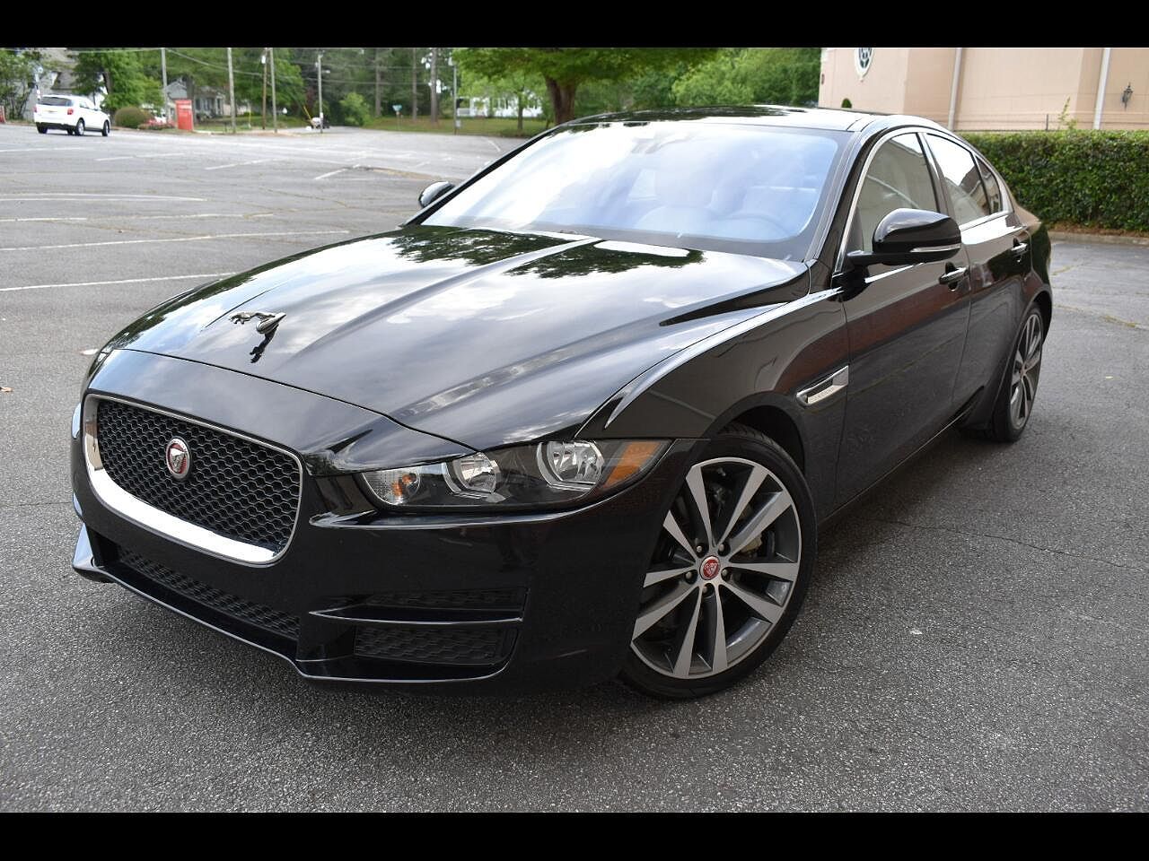 2019 JAGUAR XE