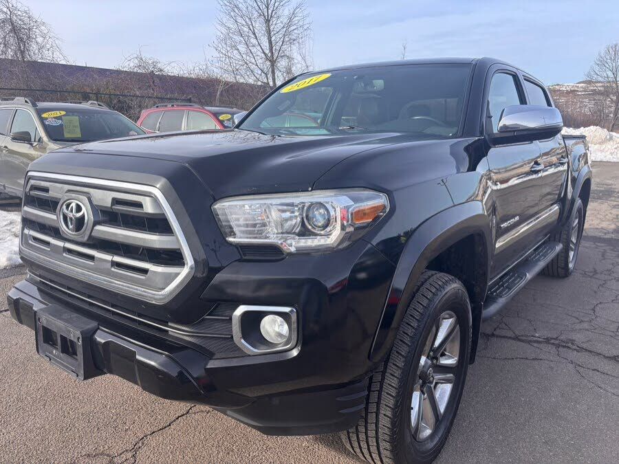 2017 TOYOTA Tacoma