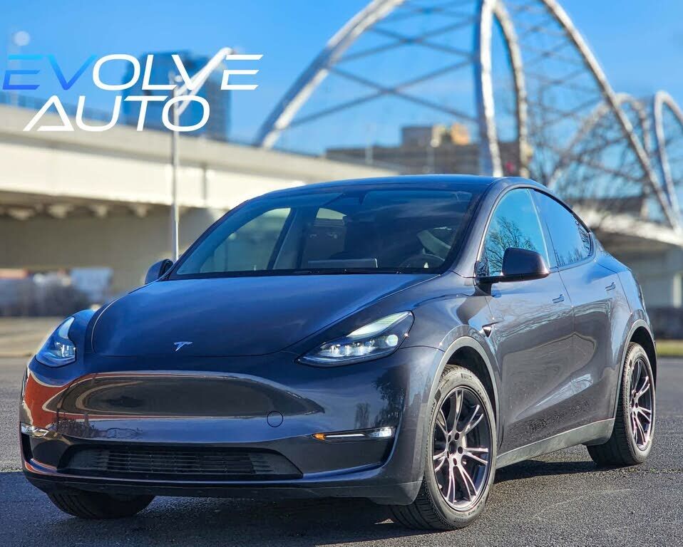 2025 TESLA Model Y