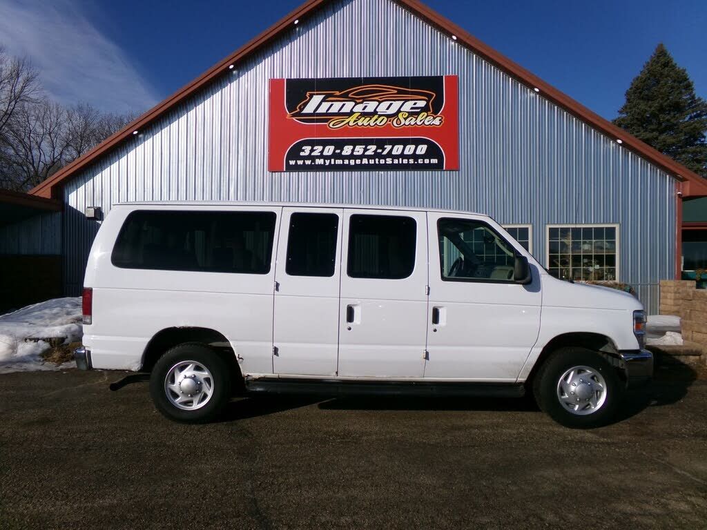 2013 FORD E-350