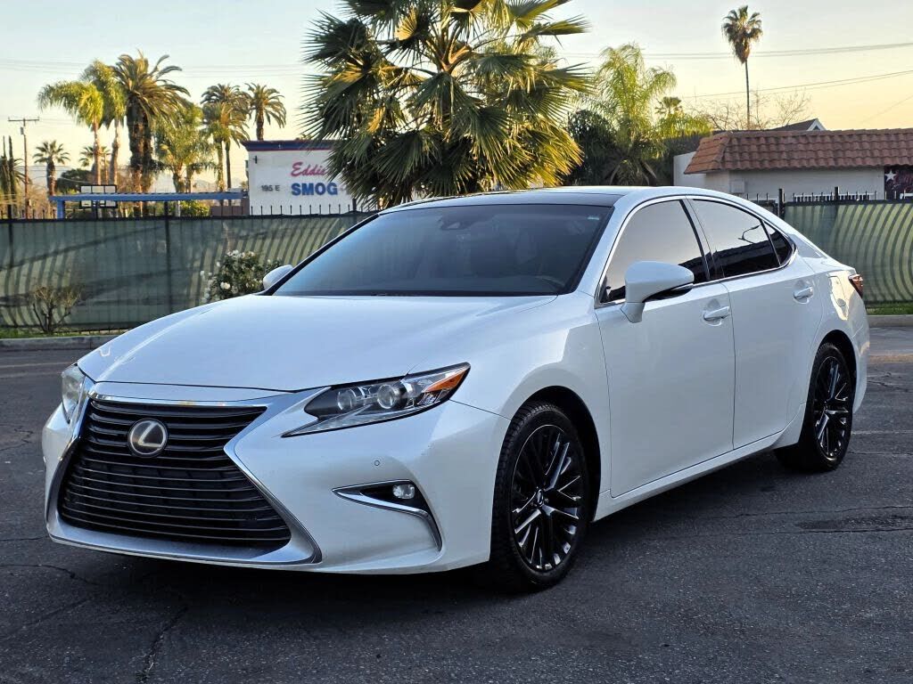 2017 LEXUS ES