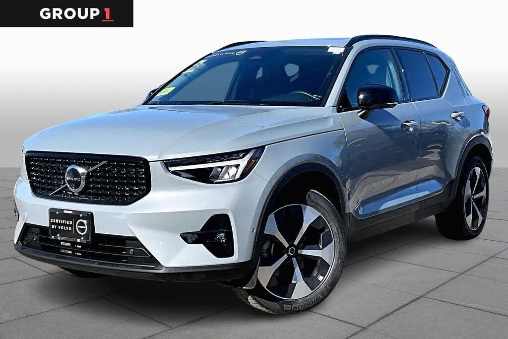 2024 VOLVO XC40