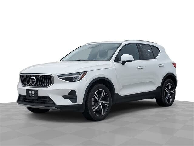 2025 VOLVO XC40